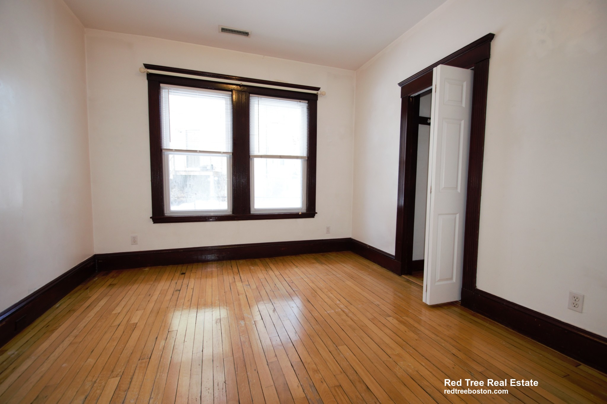 44 Champney St, Oak Square