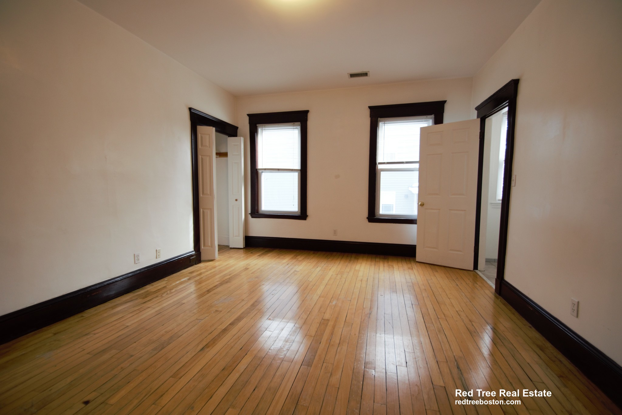 44 Champney St, Oak Square