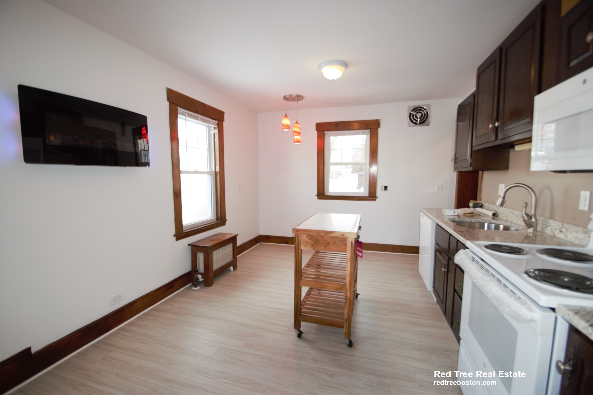 3 bed, 2 bath apartment for rent at 21 South Hobart St Unit 1, Brighton — photo 2 of 14