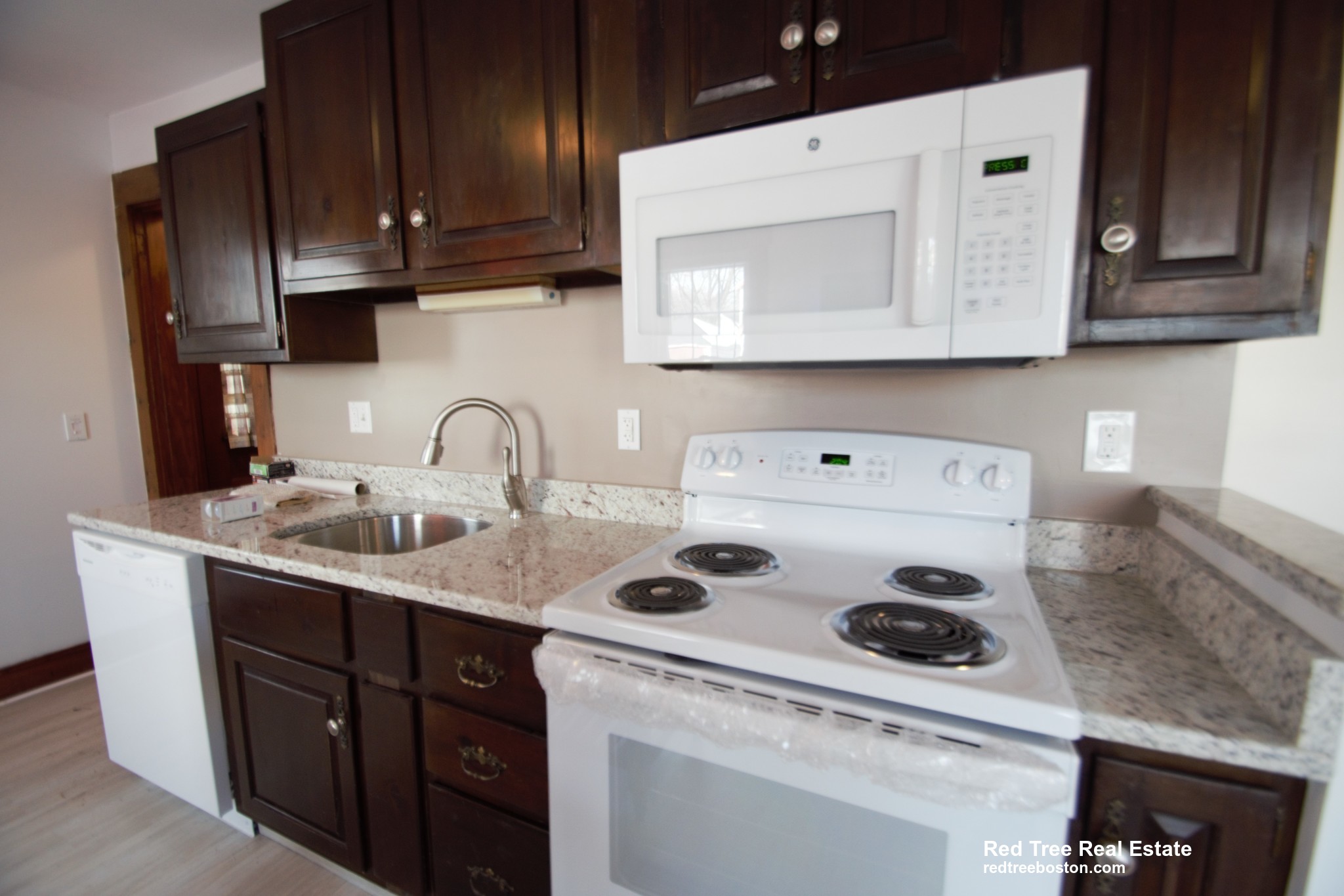 3 bed, 2 bath apartment for rent at 21 South Hobart St Unit 1, Brighton — photo 3 of 14