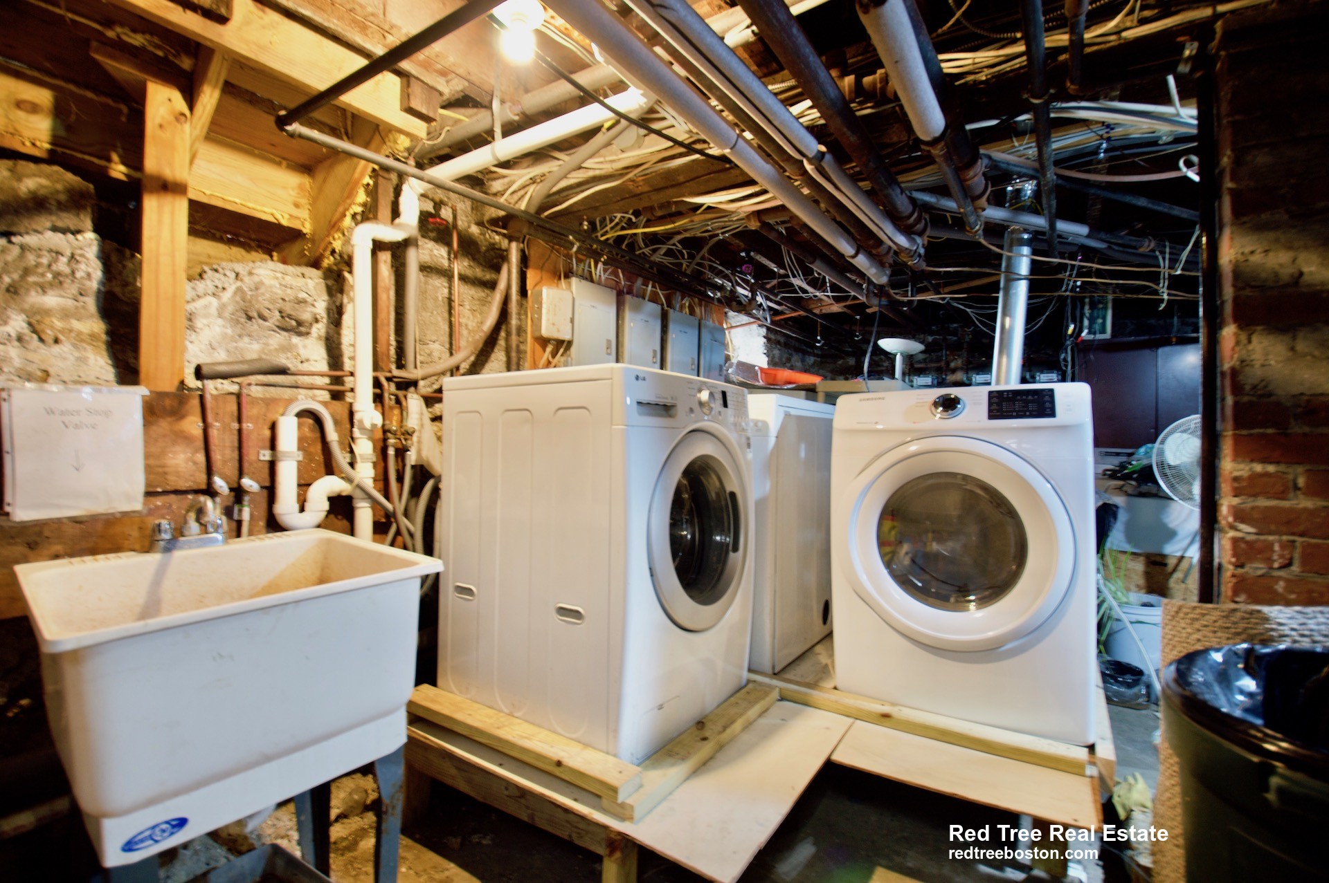 3 bed, 1 bath apartment for rent at 6 Smythe St Unit 3, Brookline Village — photo 9 of 11