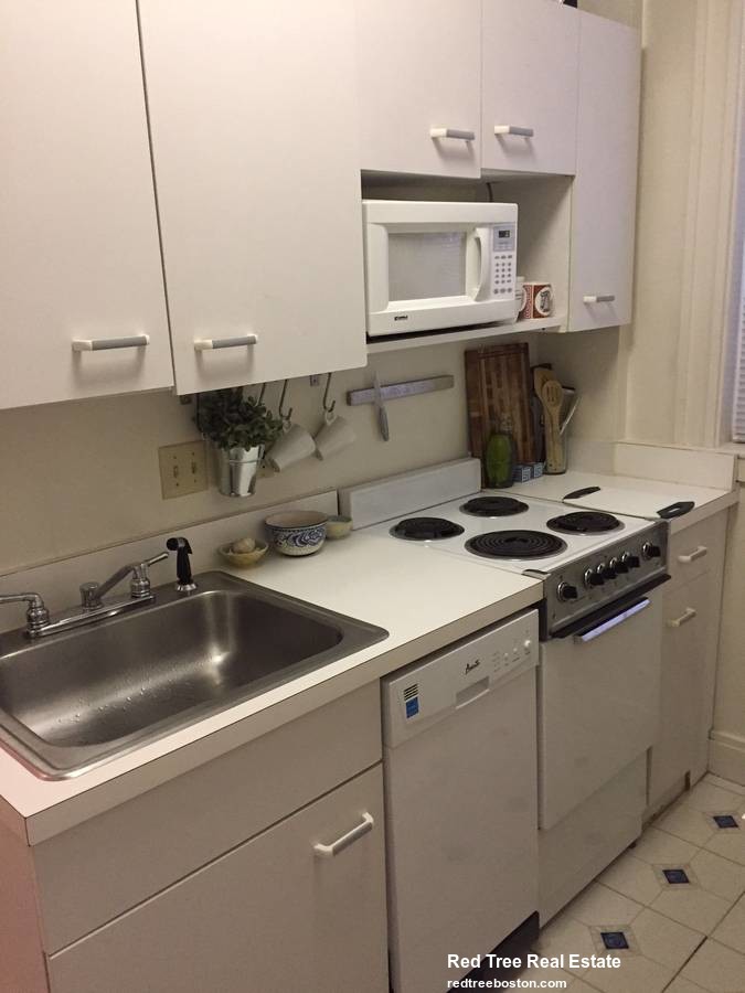 Studio bed, 1 bath apartment for rent at 1677 Commonwealth Ave Unit 21, Brighton — photo 2 of 4