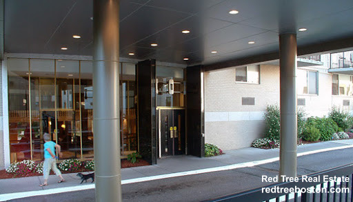 101 Monmouth St, Longwood