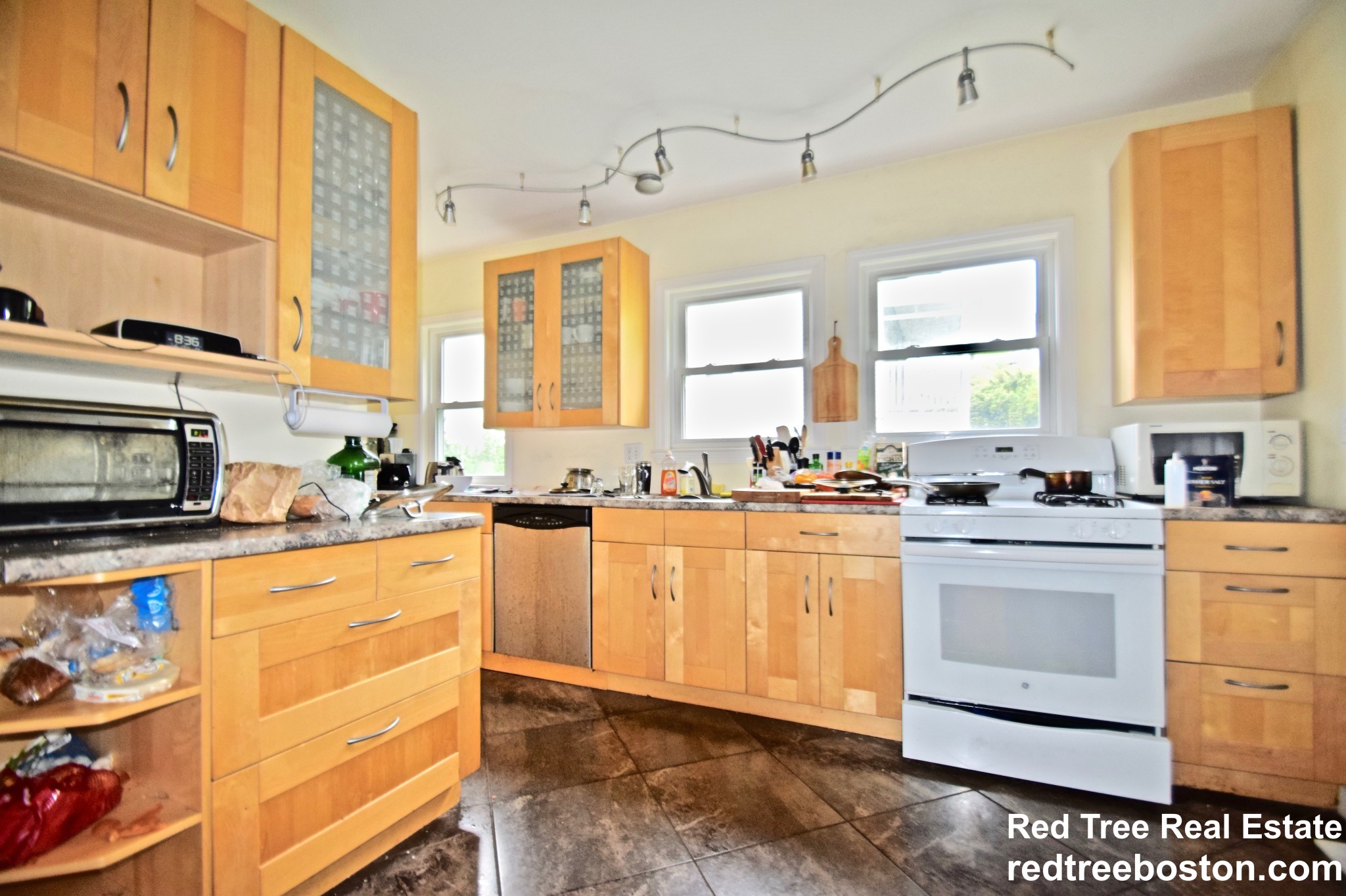 3 bed, 1 bath apartment for rent at 156 Brayton Rd, Brighton — photo 1 of 12