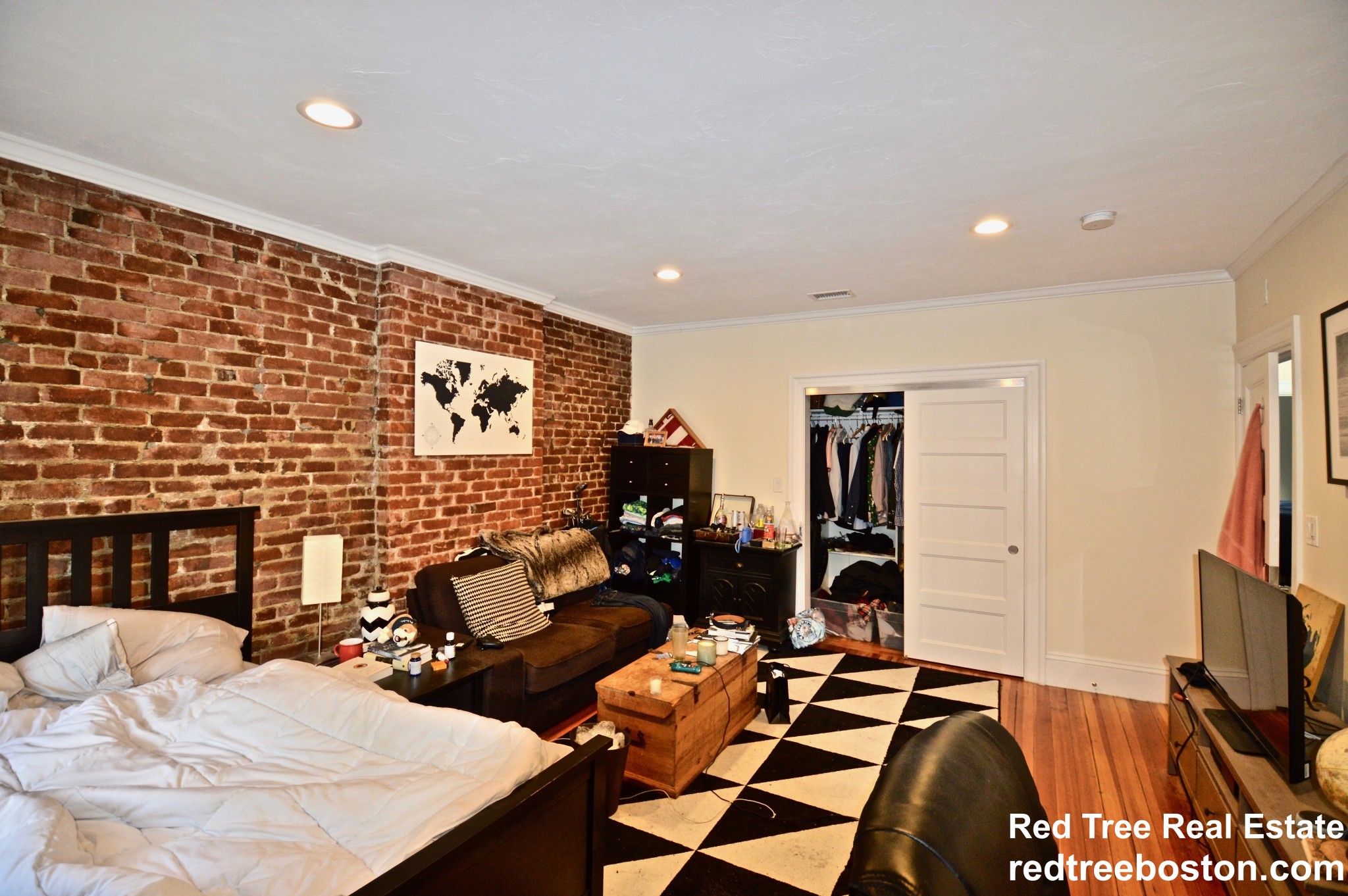 1616 Beacon St, Brookline Hills