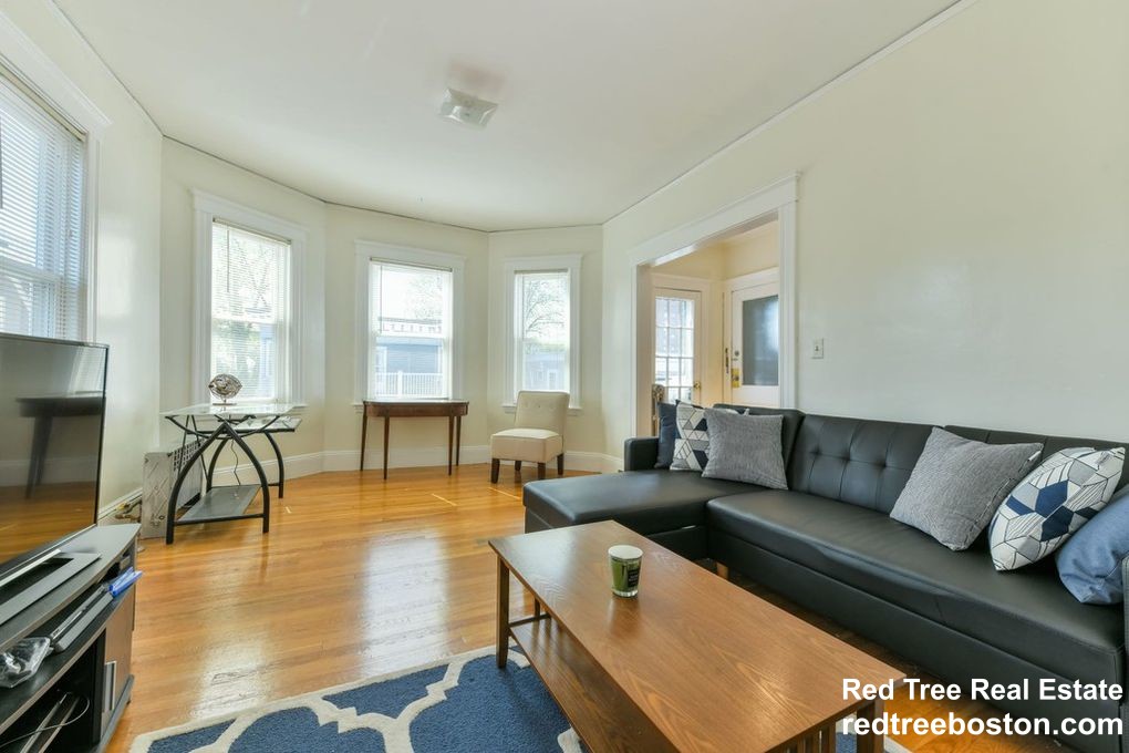 11 Parkton Rd, Jamaica Plain