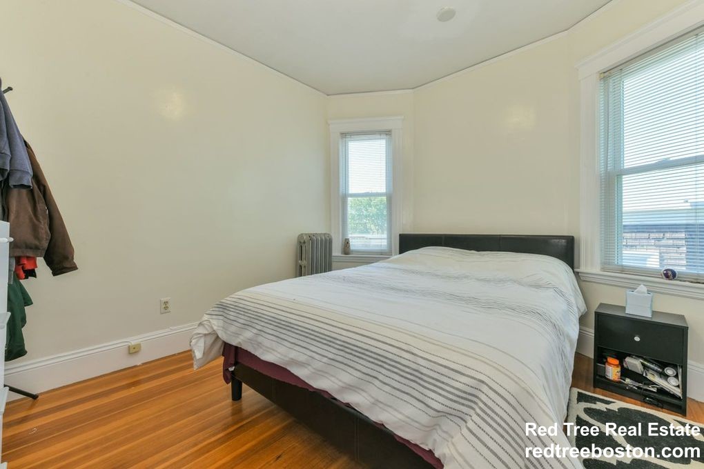 11 Parkton Rd, Jamaica Plain