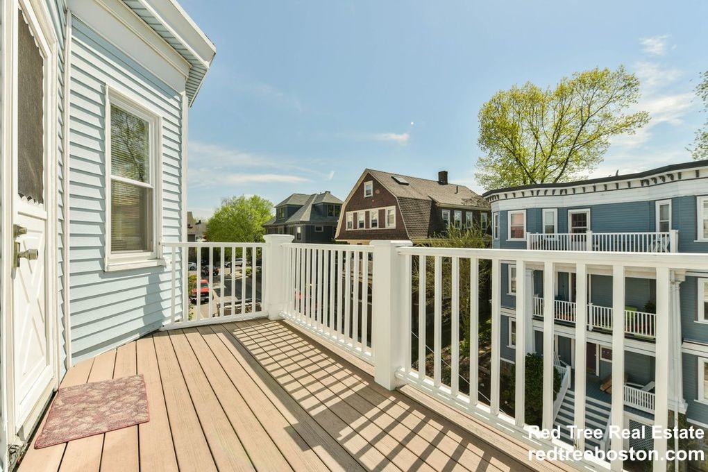 11 Parkton Rd, Jamaica Plain