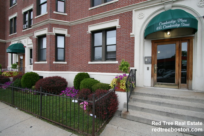 6 Barrows St, Allston