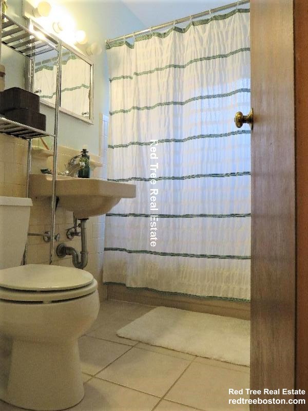 33 Westgate Rd, Chestnut Hill