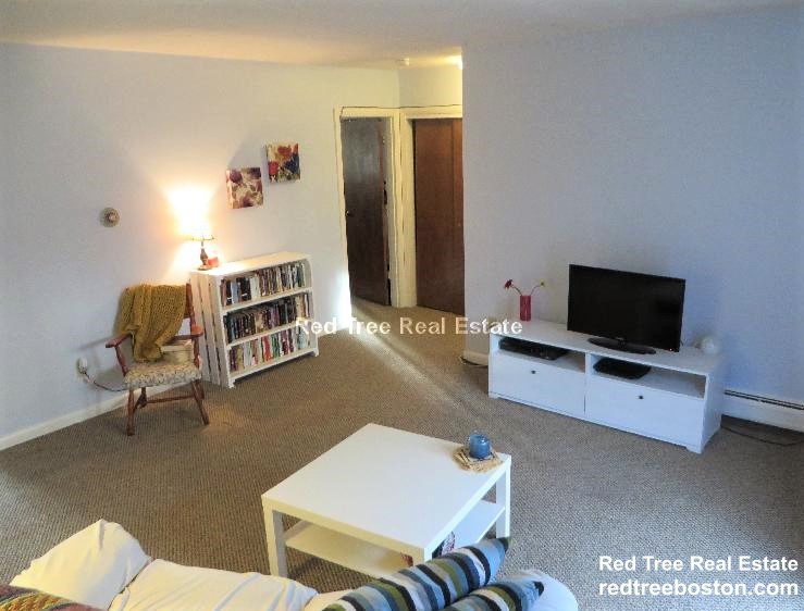 33 Westgate Rd, Chestnut Hill