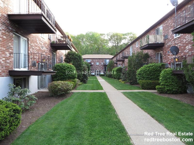 42 Westgate Rd, Chestnut Hill