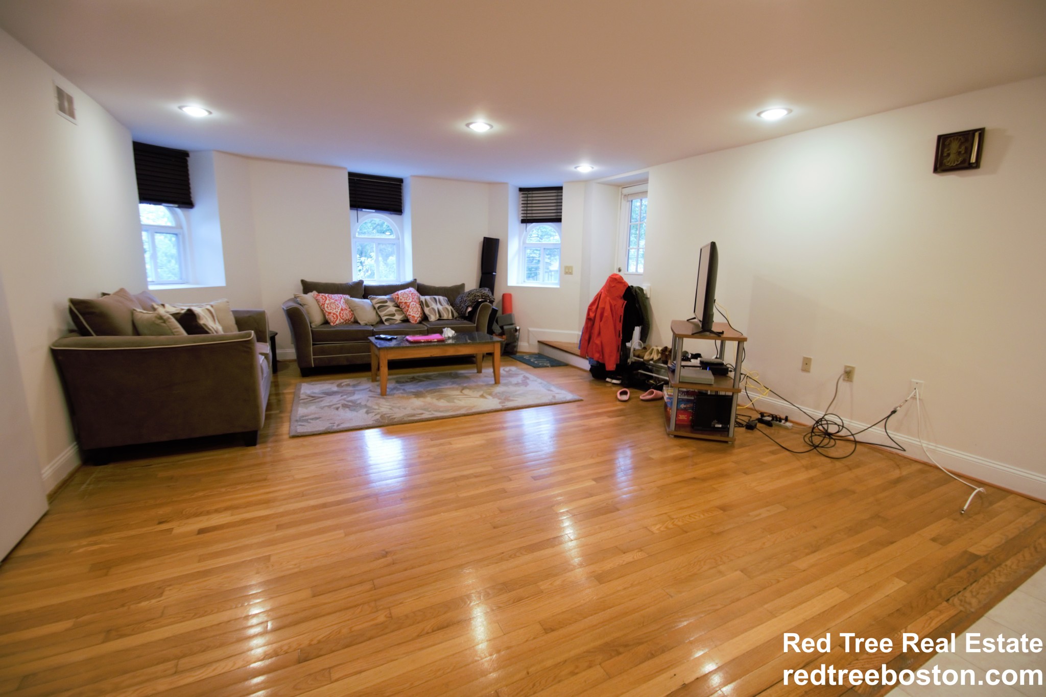 2 bed, 1 bath apartment for rent at 31 York Tr Unit 1, Brookline — photo 2 of 25