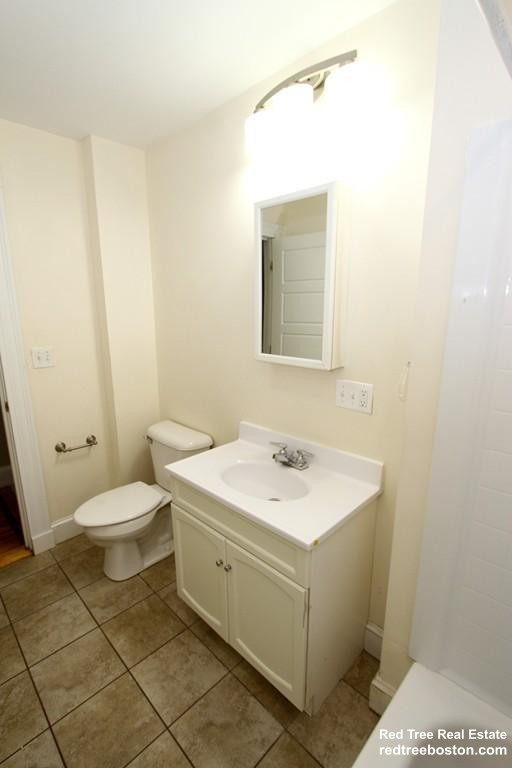 4 bed, 1.5 bath apartment for rent at 35 Harbor View St Unit 3, Dorchester — photo 20 of 23