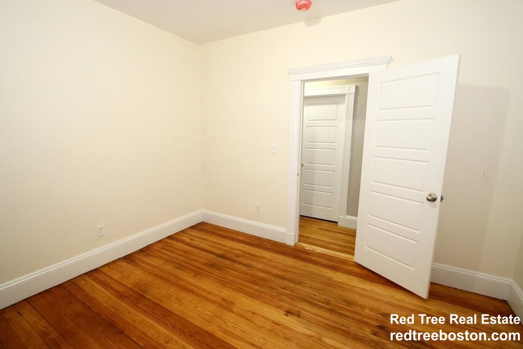 4 bed, 1.5 bath apartment for rent at 35 Harbor View St Unit 3, Dorchester — photo 14 of 23
