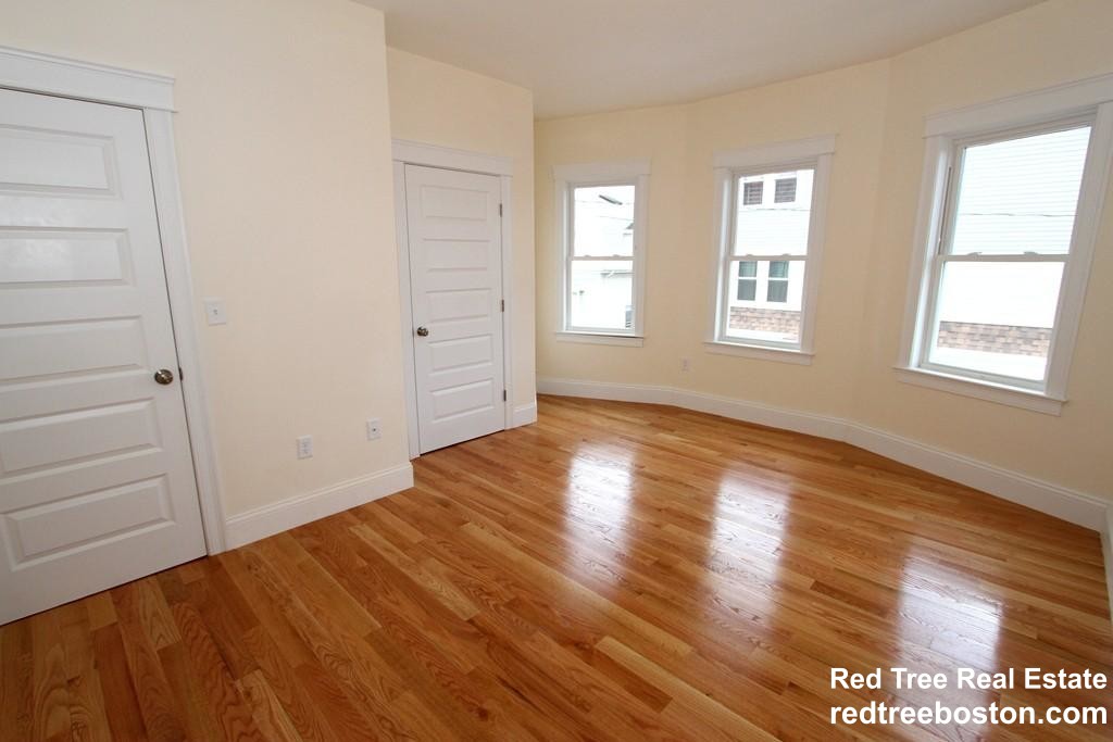 8 Roach St, Dorchester