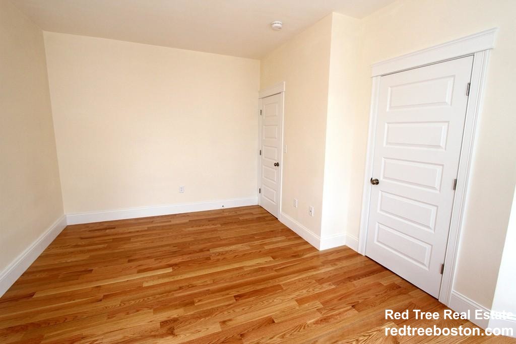 8 Roach St, Dorchester