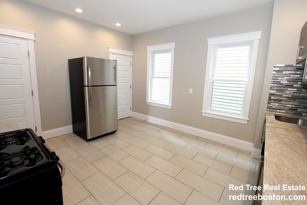 8 Roach St, Dorchester