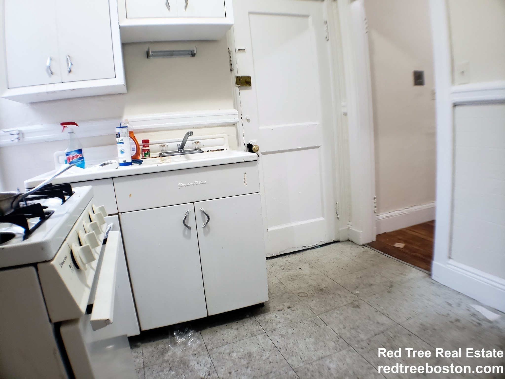 2 bed, 1 bath apartment for rent at 9 Egremont Rd Unit 9, Brighton — photo 2 of 13