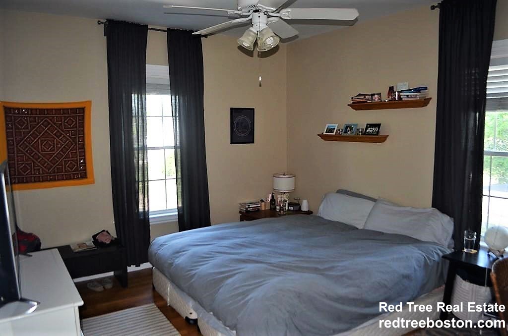 4 bed, 2 bath apartment for rent at 354 Waltham St Unit 1, West Newton — photo 6 of 9