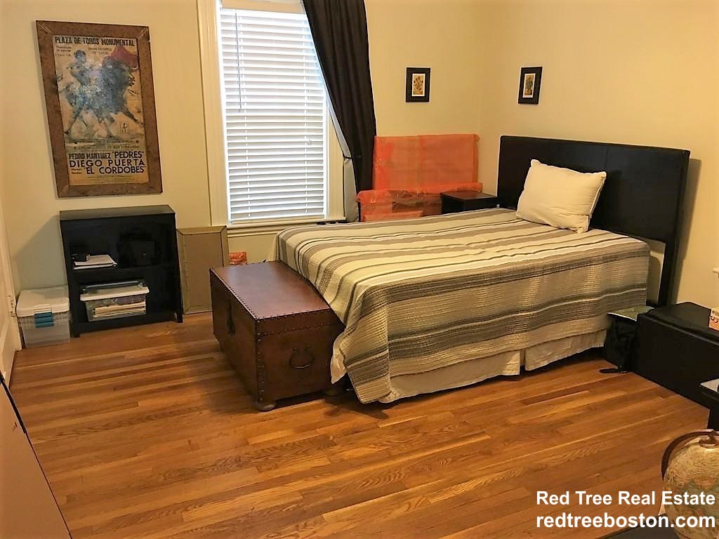 4 bed, 2 bath apartment for rent at 354 Waltham St Unit 1, West Newton — photo 7 of 9