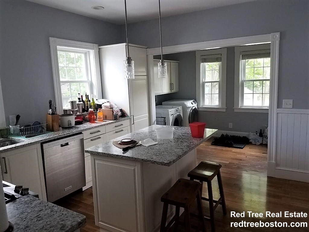 4 bed, 2 bath apartment for rent at 354 Waltham St Unit 1, West Newton — photo 2 of 9