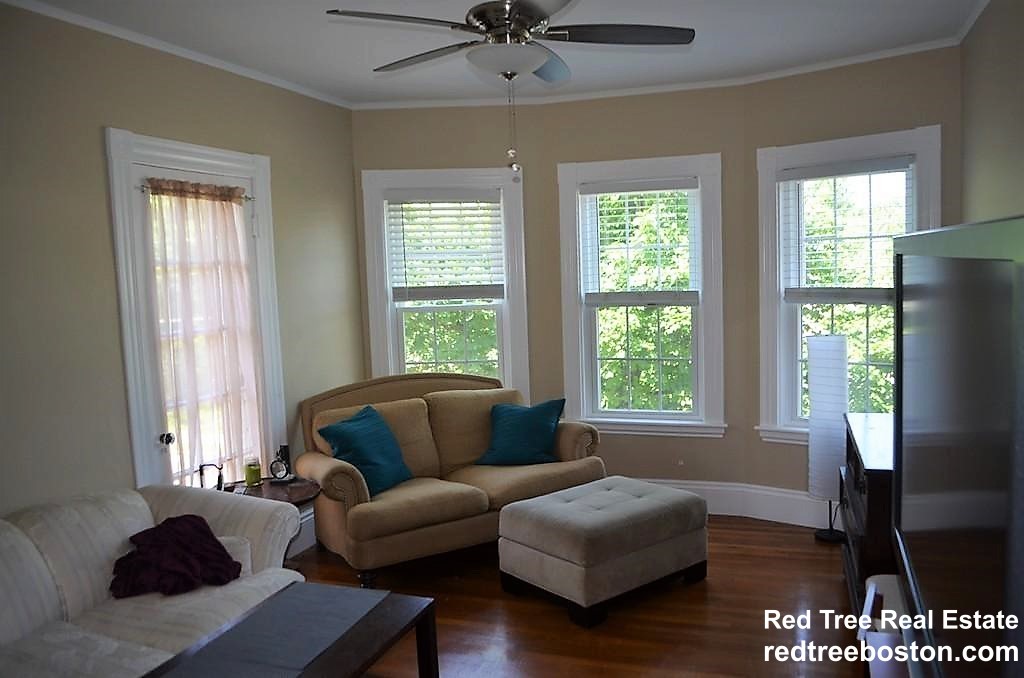 4 bed, 2 bath apartment for rent at 354 Waltham St Unit 1, West Newton — photo 3 of 9
