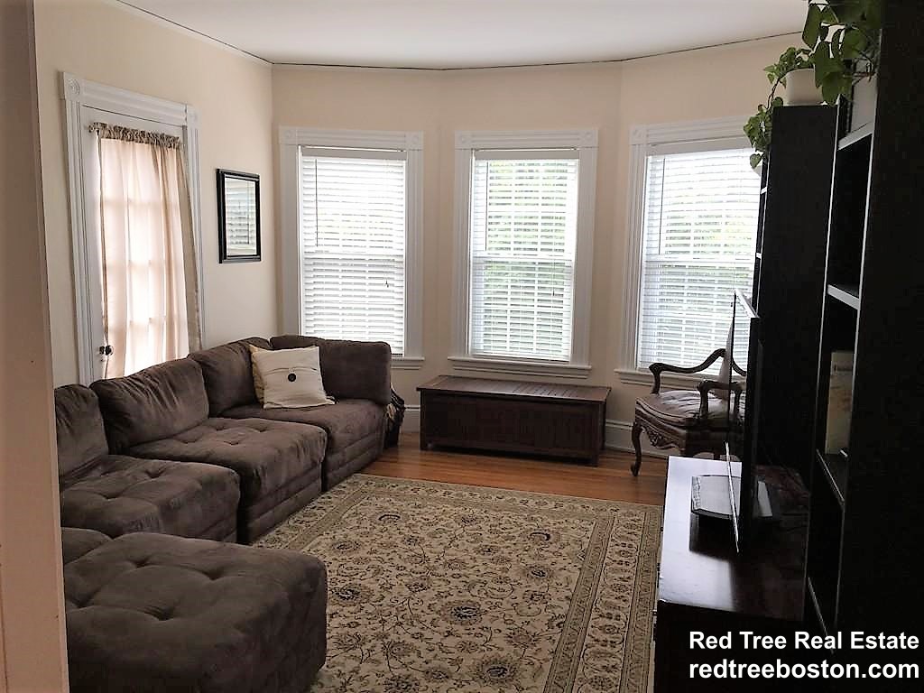 4 bed, 2 bath apartment for rent at 354 Waltham St Unit 1, West Newton