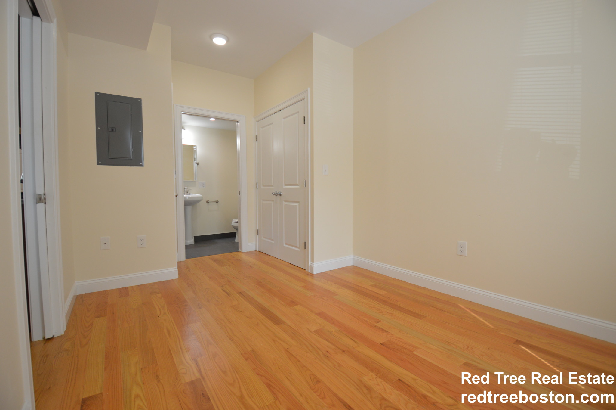 549 Washington St, Brighton