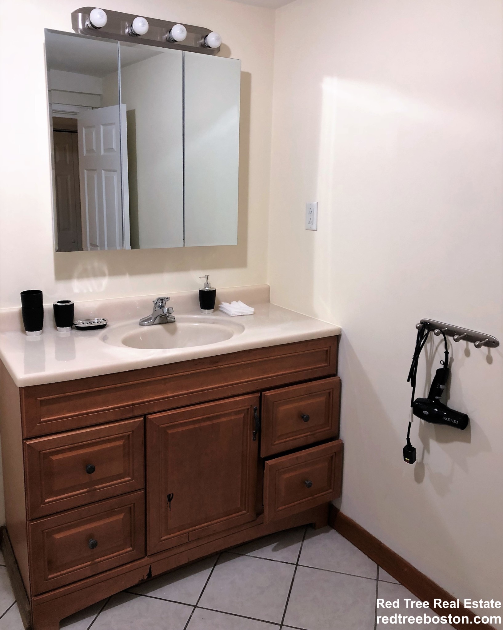 4 bed, 2 bath apartment for rent at 29 Sutherland Rd Unit A, Brighton — photo 36 of 50