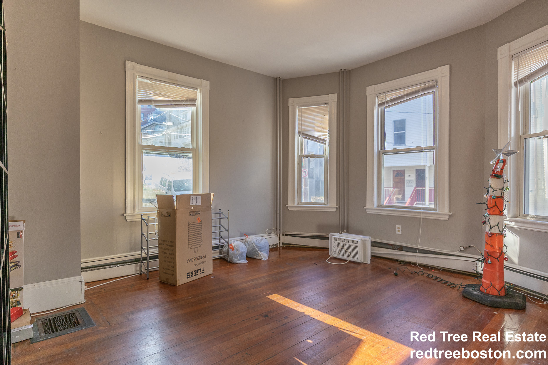 8 Sunset St, Mission Hill