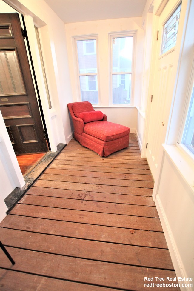 18 Holton St, Allston