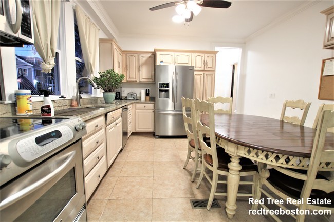 18 Holton St, Allston