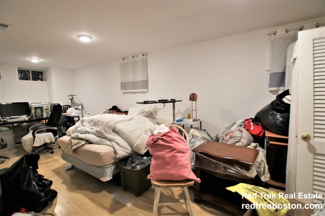 18 Holton St, Allston