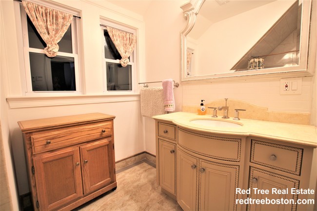 18 Holton St, Allston