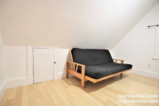 18 Holton St, Allston