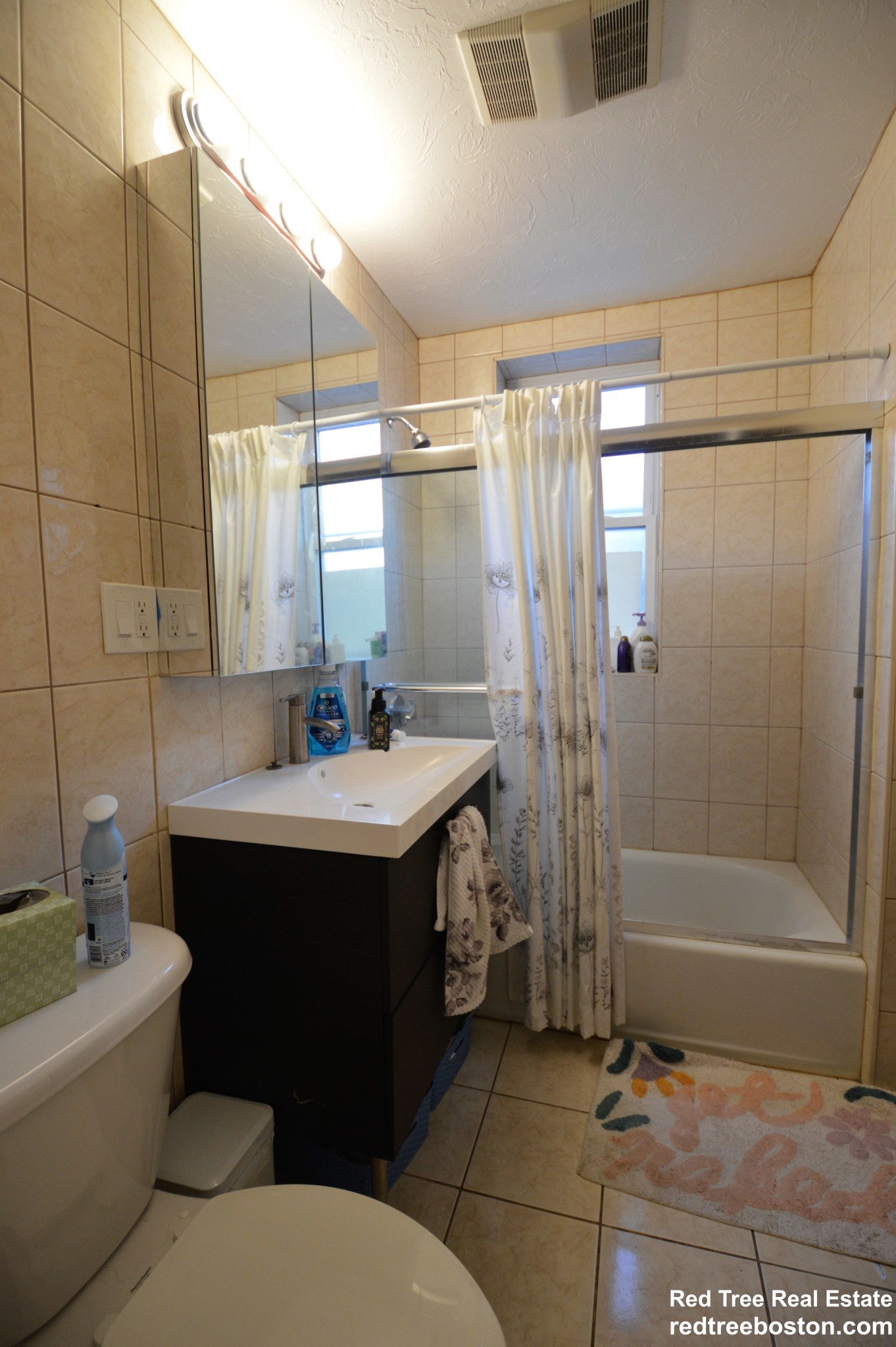 73 Thatcher St, Longwood