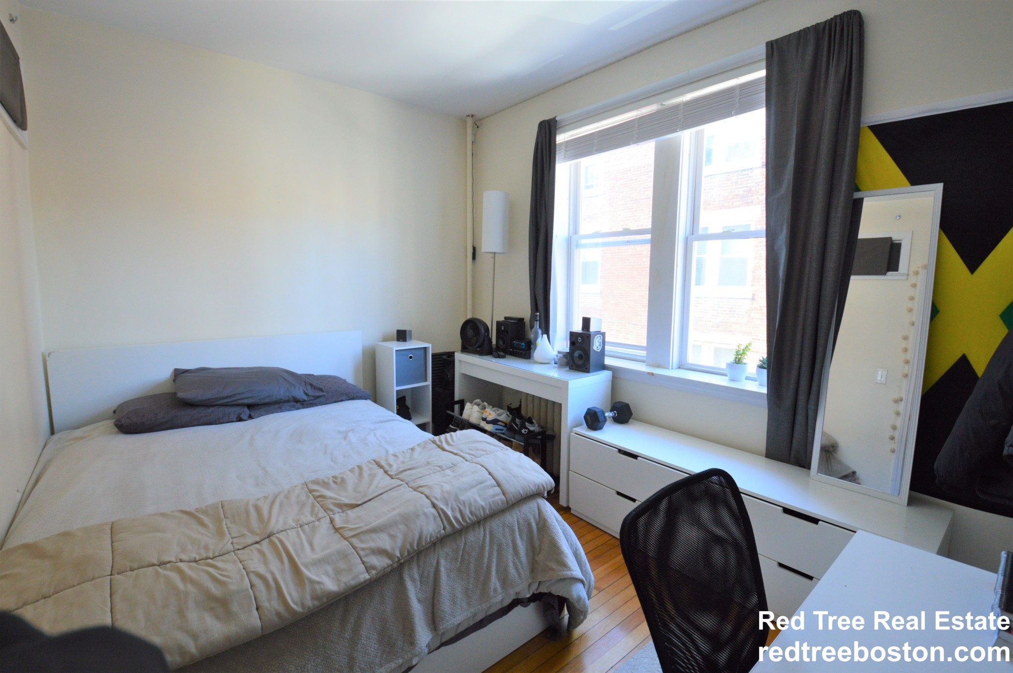 318 Saint Paul St, Longwood