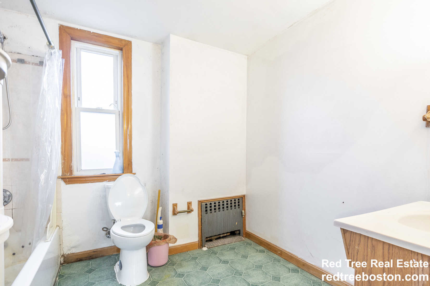 3 bed, 1 bath apartment for rent at 6 Smythe St Unit 3, Brookline Village — photo 5 of 11