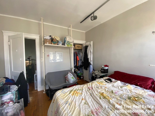 1572 Commonwealth Ave, Brighton