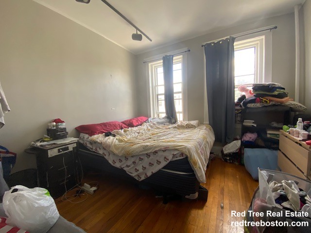 1572 Commonwealth Ave, Brighton