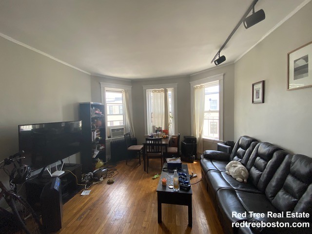 1572 Commonwealth Ave, Brighton