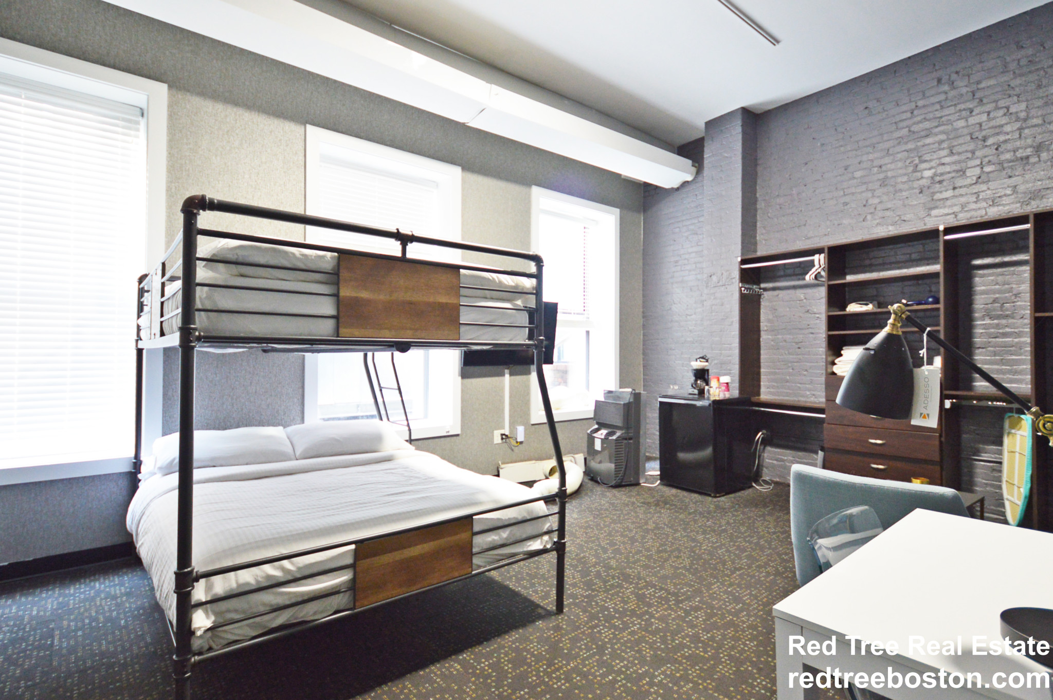 Studio bed, 1 bath apartment for rent at 29 Temple Pl Unit 210, Theatre District — photo 2 of 11
