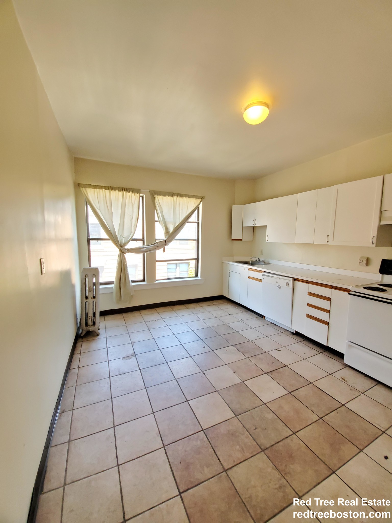 3 bed, 2 bath apartment for rent at 219 Harvard St Unit 22, Brookline — photo 4 of 16