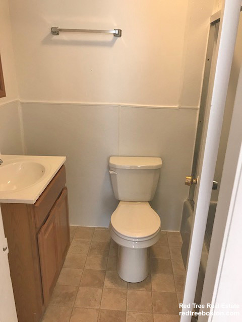 1 bed, 1 bath apartment for rent at 33 Lancaster Ter Unit 305, Brookline — photo 3 of 23