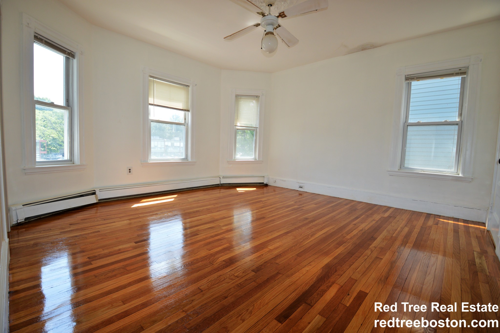 3 bed, 2 bath apartment for rent at 803 Boylston St Unit 3, Chestnut Hill — photo 4 of 12