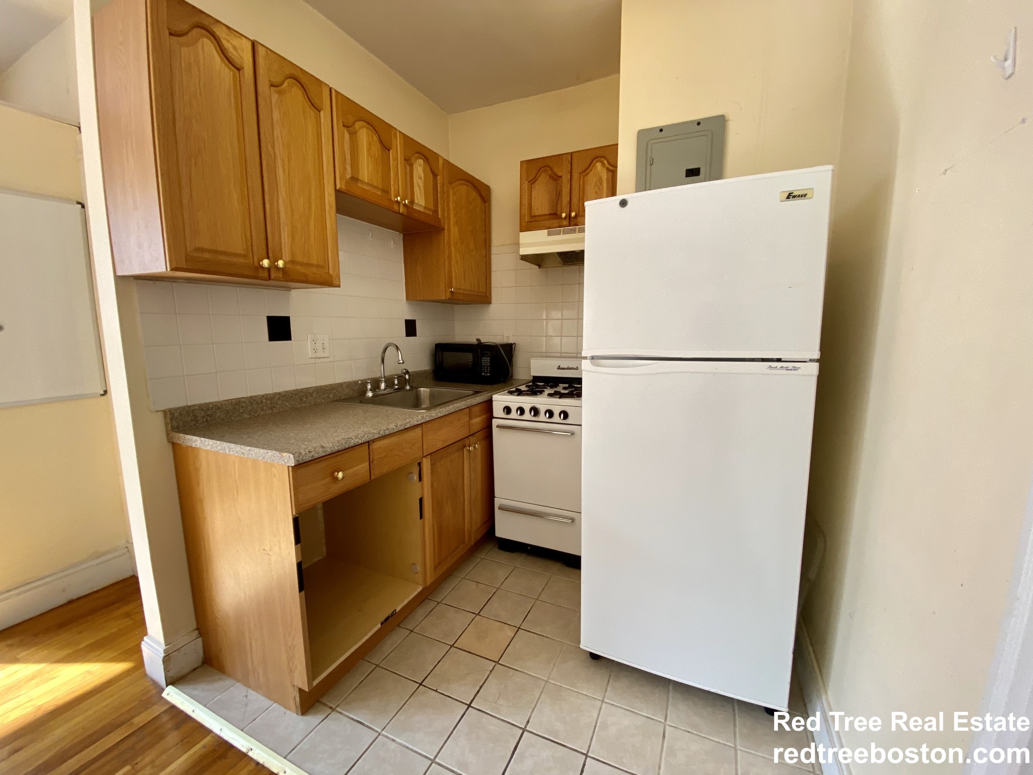 1 bed, 1 bath apartment for rent at 1629 Commonwealth Ave Unit 18, Brighton — photo 3 of 9