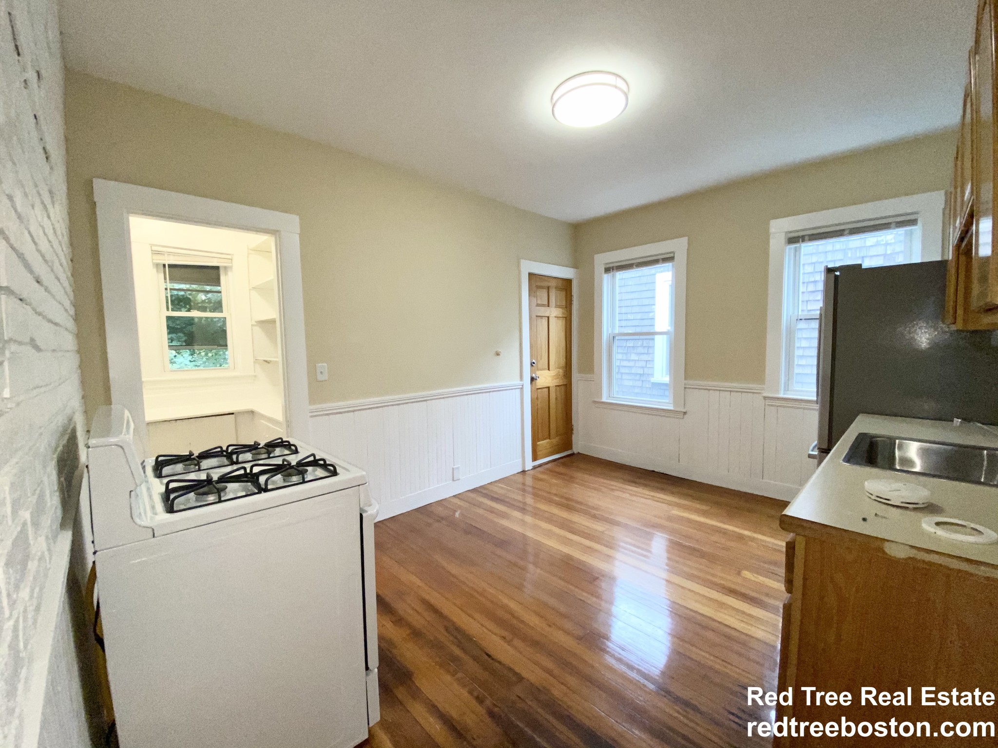 3 bed, 1 bath apartment for rent at 195 Hancock St Unit 3, Dorchester — photo 3 of 19