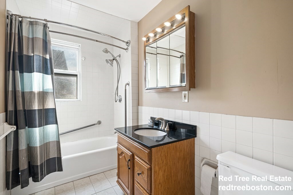 4 bed, 1 bath apartment for rent at 16 Grampian Way Unit 2, Dorchester — photo 12 of 16
