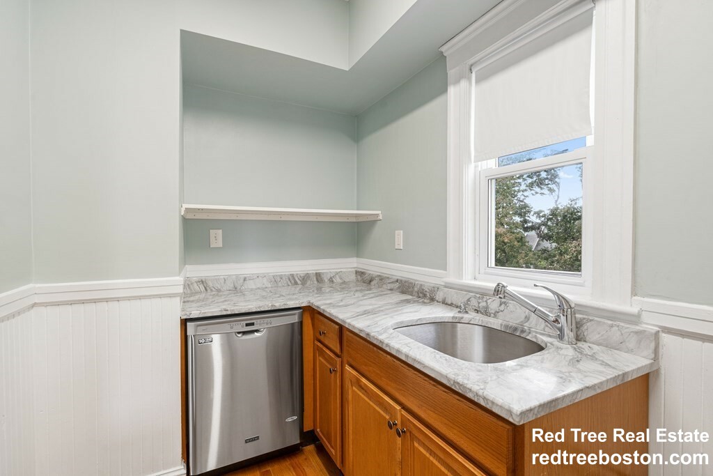 4 bed, 1 bath apartment for rent at 16 Grampian Way Unit 2, Dorchester — photo 8 of 16